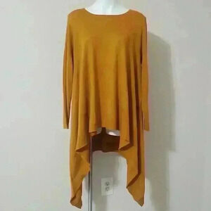 Cyrus Sharkbite Hem Tunic Sweater